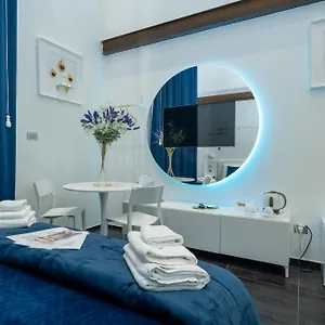 https://skyhouse-chiaia-naples.hotels-amalfi.com